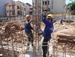 Mua nhà ở hình thành trong tương lai, người mua cần phải tìm hiểu kỹ để hạn chế rủi ro. Ảnh: Dũng Minh