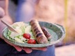 Đã đến lúc bỏ những chiếc đĩa nhựa dùng 1 lần, đây là phát minh cả thế giới đang cần