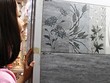 Với mẫu mã, chất lượng và giá cả phong phú, gạch ốp lát nội đang dần lấy lại sân nhà. Ảnh: Nguyễn Thành