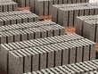 Vật liệu xây dựng không nung sẽ trở thành sản phẩm xây chủ đạo. Ảnh: Nguyễn Thành