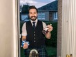 Yếu tố ngoại hình được ưu tiên khi chọn người xông nhà ở Scotland.