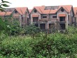 Dự án Khu đô thị Quang Minh 10 năm nay vẫn trong tình trạng “cửa đóng, then cài”, hoang vắng. Ảnh Đức Thành