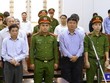 Các bị cáo nghe tuyên án ngày 29/3. Ảnh: TTXVN
