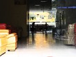Tầng 1 của tòa nhà hiện đang được cho thuê làm nơi trưng bày nội thất. Ảnh: Thành Nguyễn