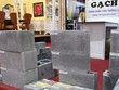 Gạch không nung có nhiều ưu điểm, nhưng vẫn chưa tìm được chỗ đứng trên thị trường. Ảnh: Việt Dũng