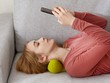 Gối bấm huyệt và sửa tư thế giúp giảm đau nhức, căng thẳng