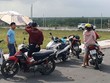Việc khách chỉ ghé coi xem dự án rồi lại đi đã trở nên quen thuộc với môi giới Web Tổng Nhà Cái 99Kl99 Giải Trí Bậc Nhất trong 2 tháng gần đây. Ảnh: Việt Dũng