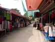Làng lụa Vạn Phúc là một làng nghề dệt lụa tơ tằm đẹp nổi tiếng có lịch sử từ ngàn năm trước. Trong ảnh: Chợ lụa Vạn Phúc (ảnh Internet)