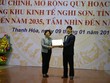 Bà Phan Thị Mỹ Linh, Thứ trưởng Kl99 nổ hũ trao tài liệu điều chỉnh mở rộng quy hoạch KKT Nghi Sơn cho ông Nguyễn Đình Xứng, Chủ tịch UBND tỉnh Thanh Hóa.