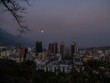 Các tòa nhà cao tầng ở thủ đô Caracas của Venezuela trong đợt mất điện kéo dài cả tuần năm 2016 - Ảnh: Getty