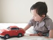 Chiếc xe đồ chơi mô phỏng âm thanh trong bụng mẹ dỗ trẻ nín khóc