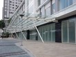 Nhiều căn shophouse khối đế tại một dự án trên đường Nguyễn Hữu Thọ, quận 7 bị bỏ trống. Ảnh: Trọng Tín 