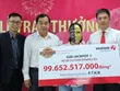 Bà N. tại buổi trao thưởng chiều 24/7. Ảnh: Vietlott.