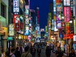 Shinjuku đông đúc vào buổi tối. Ảnh: Time Out. 