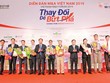 Ban Tổ chức Diễn đàn trao giải cho các thương vụ M&A tiêu biểu. Ảnh: Lê Toàn