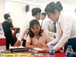Khách hàng được nhân viên môi giới chăm sóc kỹ lưỡng