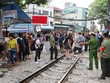 TP. Hà Nội vừa ra quân xử lý các quán cà phê cạnh đường tàu