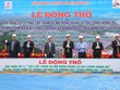 Các đại biểu thực hiện nghi thức động thổ.