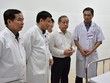 Chủ tịch UBND tỉnh Thừa Thiên Huế Phan Ngọc Thọ trao đổi với các bác sỹ về các biện pháp phòng chống dịch viêm đường hô hấp cấp do vi rút corona.