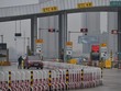Chính quyền thành phố Vũ Hán phỏng tỏa các cửa ngõ ra vào thành phố để khoang vùng dịch. Ảnh: AFP