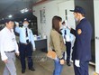 Trong ảnh: Đo nhiệt độ cho công nhân trước khi vào làm việc tại Công ty TNHH Kl994 nhà cái bóng đá world cup hàng may mặc Việt Nam (TAL), khu công nghiệp Bá Thiện 2 (huyện Bình Xuyên). Ảnh: Hoàng Hùng - TTXVN