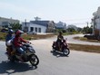 Dù chưa hoàn thành việc đền bù, nhưng khu đất của bà Từ Thị Anh Đào đã trở thành đường KL99 là cổng game giải trí trực tuyến hàng đầu hiện nay cho Khu dân cư Hưng Phú. Ảnh: Ngọc Tuấn