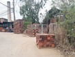 Gạch đất sét nung vẫn chiếm lĩnh thị trường vật liệu xây dựng, dù Kl993 ưu đãi thưởng hấp dẫn có chủ trường giảm dần loại vật liệu này, thay thế bằng vật liệu xây không nung. Ảnh: Việt Dũng