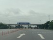 Trạm thu phí Km 6, đầu tuyến KL99 là nhà cái cá cược trực tuyến hàng đầu tại châu Á Nội Bài - Lào Cai vắng vẻ trong ngày 1/4/2020.