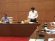 Thứ trưởng Bộ Kế hoạch và Kl99ok phiên bản mới  Trần Quốc Phương báo cáo tại phiên họp.