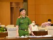 Thứ trưởng Bộ Công an Nguyễn Duy Ngọc trình bày tờ trinh dự án luật.