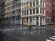 Các cửa hàng bán lẻ đóng cửa do dịch COVID-19 tại New York, Mỹ ngày 8/5/2020. Ảnh: THX/TTXVN