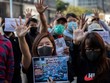 Người dân Hong Kong tụ tập ủng hộ biểu tình tại khu vực Kwun Tong ngày 27/11/2019. Ảnh: AFP