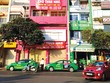 Trên nhiều tuyến phố xuất hiện khá phổ biển biển rao bán, cho thuê nhà mặt tiền. Ảnh: Trọng Tín