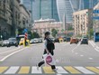 Người dân đeo khẩu trang phòng lây nhiễm COVID-19 tại Moskva, Nga, ngày 9/6/2020. Ảnh: THX/TTXVN