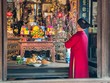 Nhiều gia đình thường cúng giao thừa vào đúng 12h đêm. Ảnh: Shutterstock.