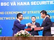 Đại diện hai đơn vị tại Lễ ký kết. 