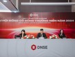 Bà Nguyễn Thị Hà Ninh, Thành viên HĐQT DNSE (ngoài cùng bên phải) trả lời Trang Chủ KL99Com Số 1 Link Đăng Ký KL999 tại Đại hội.