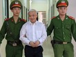 "bầu" Kiên tại hành lang phiên tòa phúc thẩm
