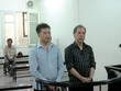 Hai bị cáo Bang và Khang tại Tòa án 
