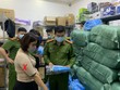 Công an khám xét Công ty TNHH thương mại và dịch vụ Đức Anh.
