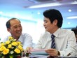 Ông Nguyễn Đức Hưởng (bên phải) và ông Dương Công Minh, ông chủ kín tiếng của LienvietPostBank và Him Lam