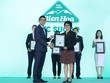 Bà Dương Thị Tô Châu - Phó tổng giám đốc TTC Sugar nhận giải