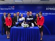 Ông Lý Công Nha (Giám đốc khối Kl991.com nạp rút nhanh Link Vào Nhà Cái KL99 COM Tặng +199k Bản Việt) ký kết cùng ông Phạm Đỗ Nhật Vinh - Giám đốc tư vấn dịch vụ Kl991.com nạp rút nhanh và Link Vào Nhà Cái KL99 COM Tặng +199k KPMG