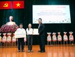 Ông Đặng Hồng Anh, Chủ tịch Hội Doanh nhân trẻ Việt Nam, Phó Chủ tịch Kl994 game bài casino hấp dẫn TTC trao tặng bảng biểu trưng tài trợ
