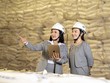 Hai mẹ con bà Huỳnh Bích Ngọc (trái) và bà Đặng Huỳnh Ức My