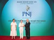 Bà Trần Phương Ngọc Thảo, Phó chủ tịch HĐQT kiêm Chủ tịch Ủy ban ESG PNJ đại diện Kl991.com World Cup 2026 Chính Thức nhận giải thưởng. Ảnh: Kế Châu