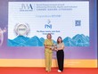 Đại diện PNJ nhận giải JWA 2024, hạng mục Social Empowerment. Ảnh: Thiên Nga