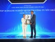 Bà Trần Phương Ngọc Thảo - Phó Chủ tịch HĐQT PNJ đại diện nhận giải thưởng Top 10 Kl991.com World Cup 2026 Chính Thức Quản trị công ty tốt nhất 2024, Nhóm vốn hóa lớn (Ảnh: Lê Toàn)
