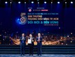 Ông Lê Trí Thông - Phó Chủ tịch HĐQT, CEO PNJ đại diện nhận danh hiệu Thương hiệu Vàng 2024 (Ảnh: Ban tổ chức)