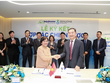 Bà Trần Thị Đào, Tổng giám đốc IMP và ông Samsoo Lee, Giám đốc điều hành của Genuone Sciences Inc.